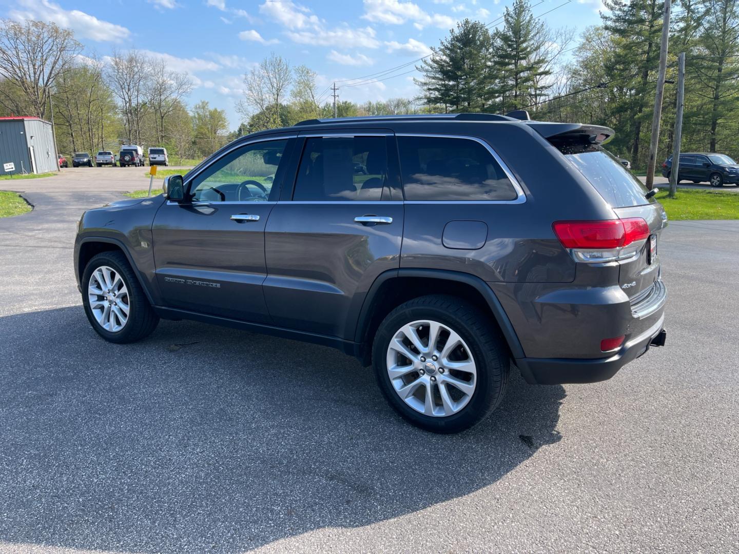 2017 Gray /Black Jeep Grand Cherokee Limited 4WD (1C4RJFBGXHC) with an 3.6L V6 DOHC 24V engine, 8A transmission, located at 547 E. Main St., Orwell, OH, 44076, (440) 437-5893, 41.535435, -80.847855 - This 2017 Jeep Grand Cherokee Limited 4WD is a highly capable and luxurious midsize SUV that effectively balances off-road prowess and comfort. Equipped with the refined 3.6L Pentastar V6 engine and an 8-speed automatic transmission, this model includes ECO and Sport modes to adapt the driving exper - Photo#19